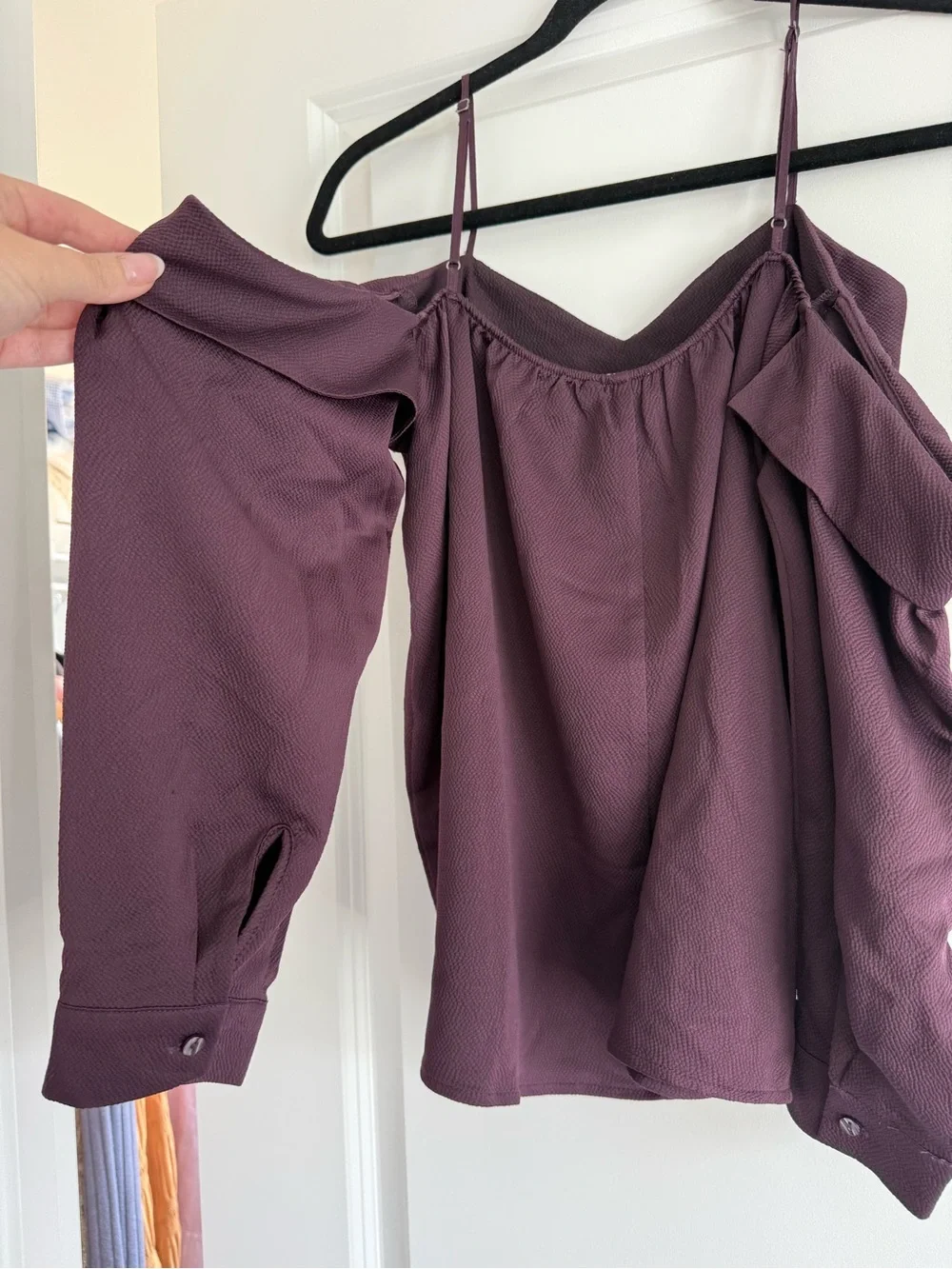 Leith Off-Shoulder Blouse in Plum